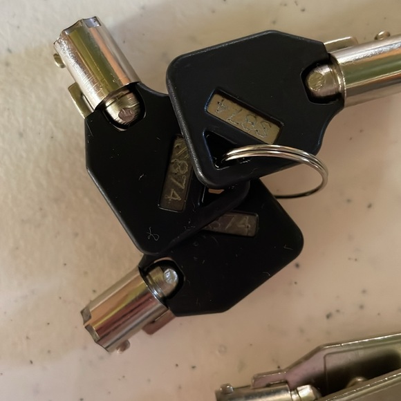 [ Random Vending Machine Parts - Keys • Antenna • Card Reader • Wires ] - Picture 4 of 6